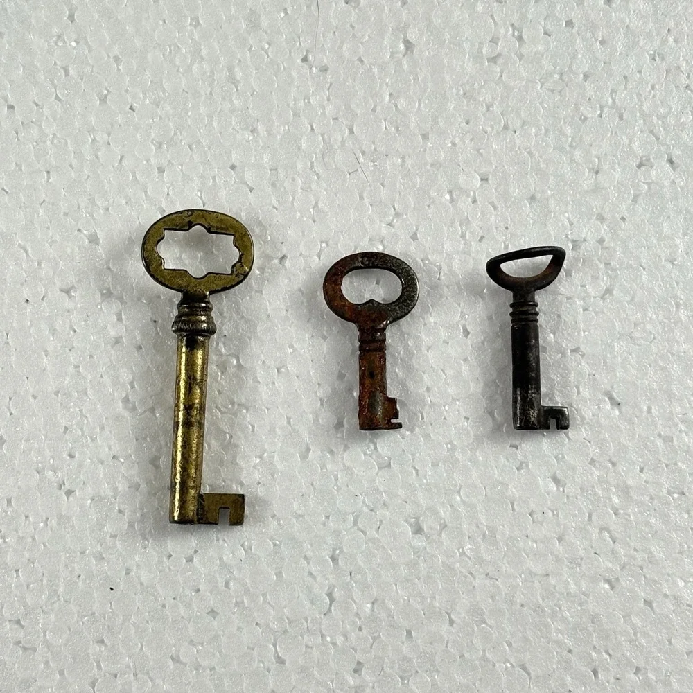 VTG Lot 3 Skeleton Keys Antique Brass Iron Cabinet Trunk Steampunk Craft Decor‎